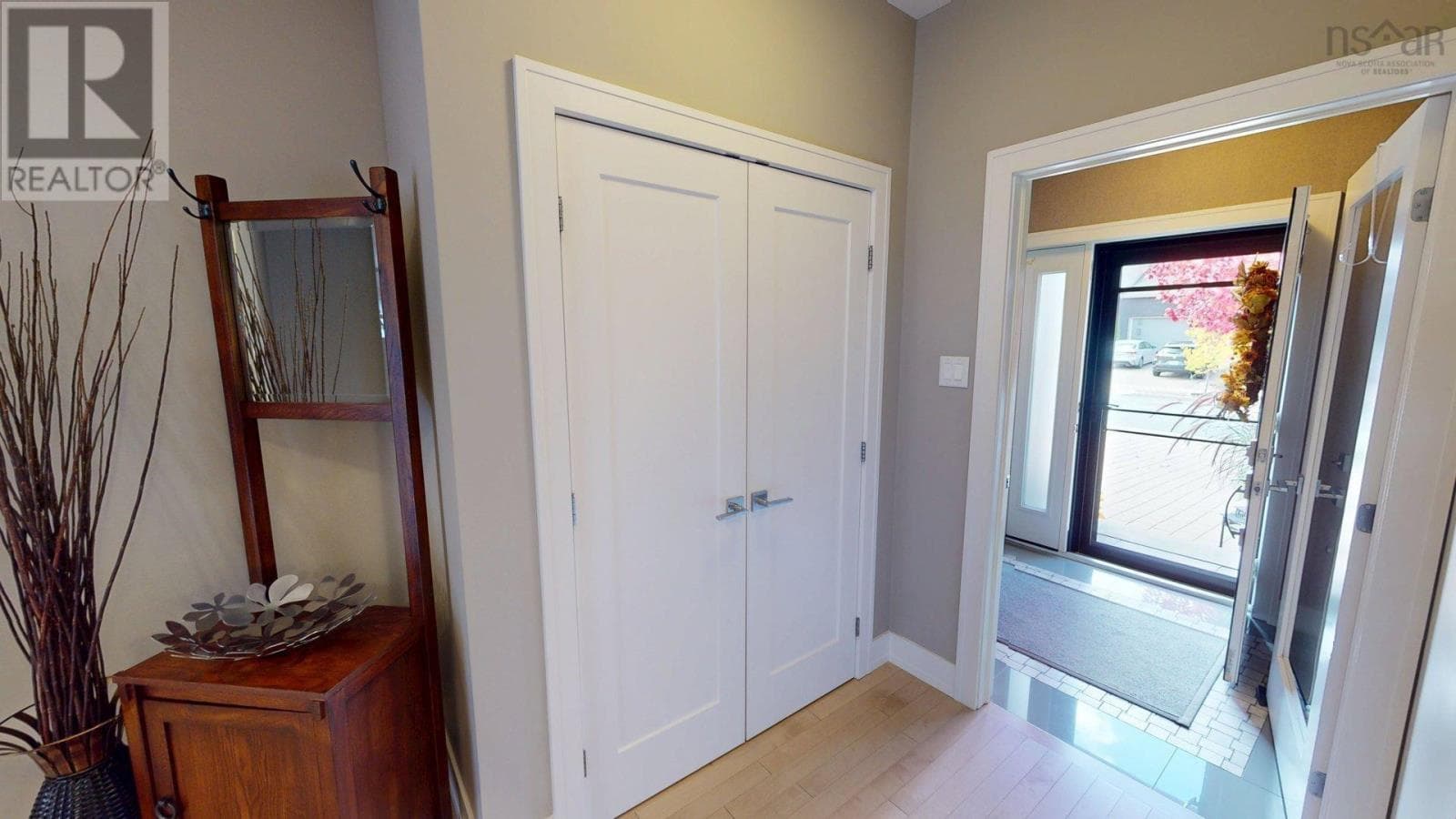 135 BRADFORD PLAZA — photo 2
