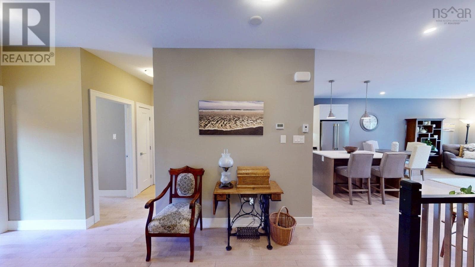 135 BRADFORD PLAZA — photo 3