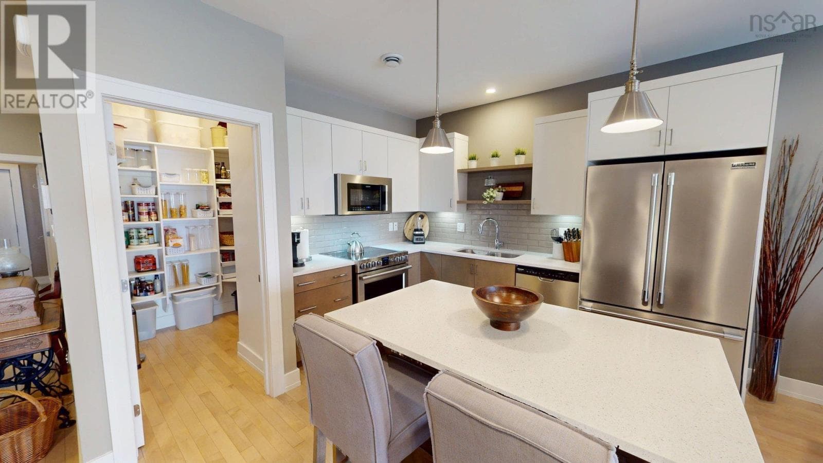 135 BRADFORD PLAZA — photo 5