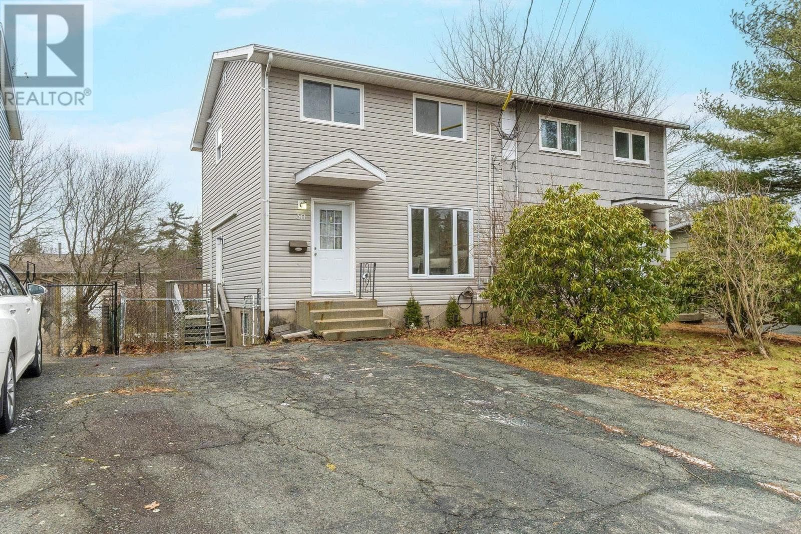 30 COLE DRIVE — photo 2