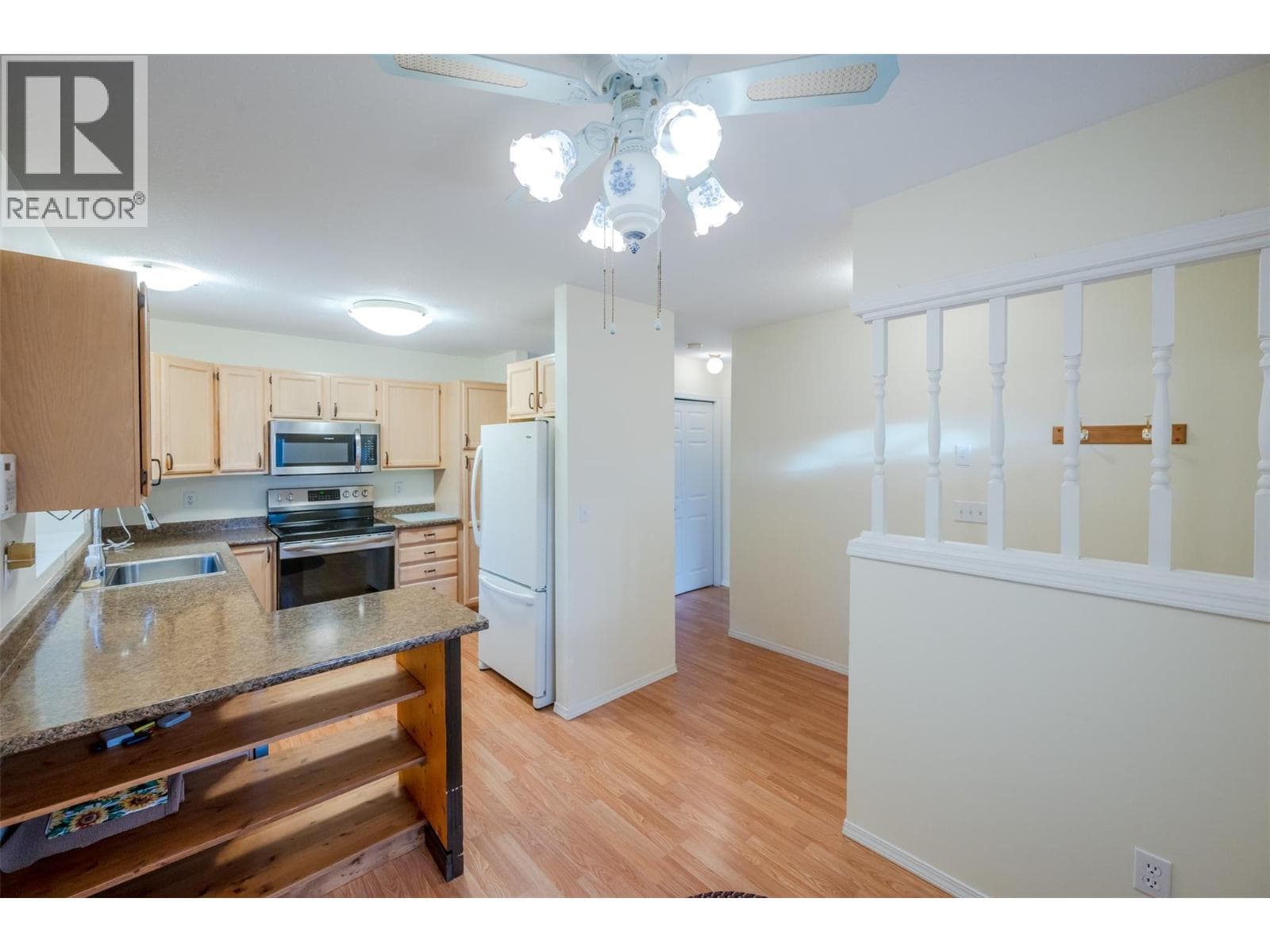 32 Kingfisher Drive, Interior REALTORS® — photo 3