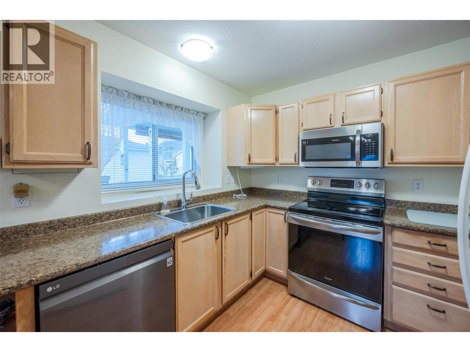 32 Kingfisher Drive, Interior REALTORS® — photo 5