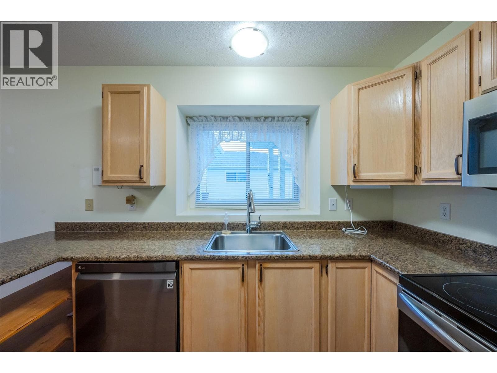 32 Kingfisher Drive, Interior REALTORS® — photo 4