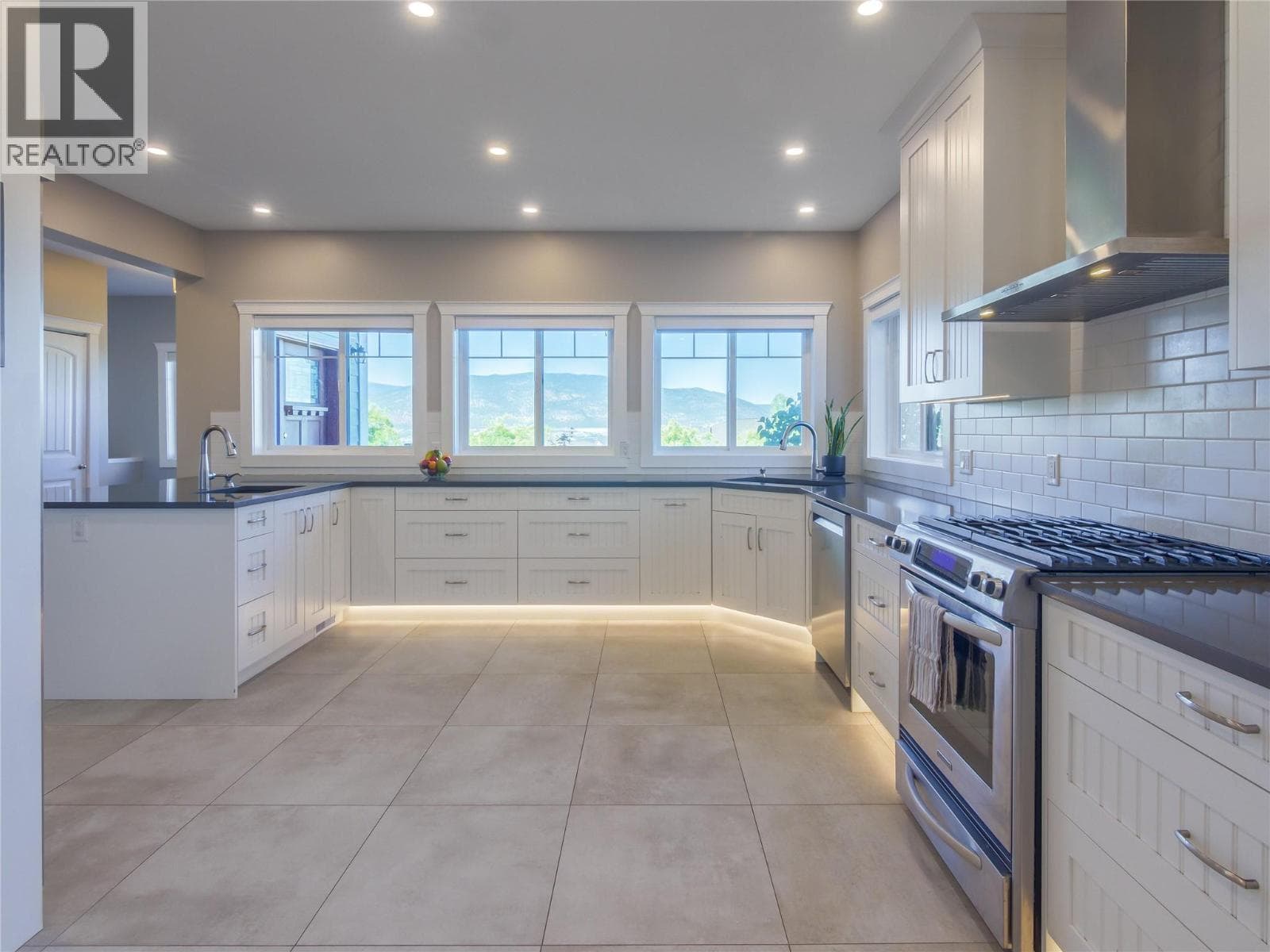 2478 EVERGREEN DRIVE, Interior REALTORS® — photo 2