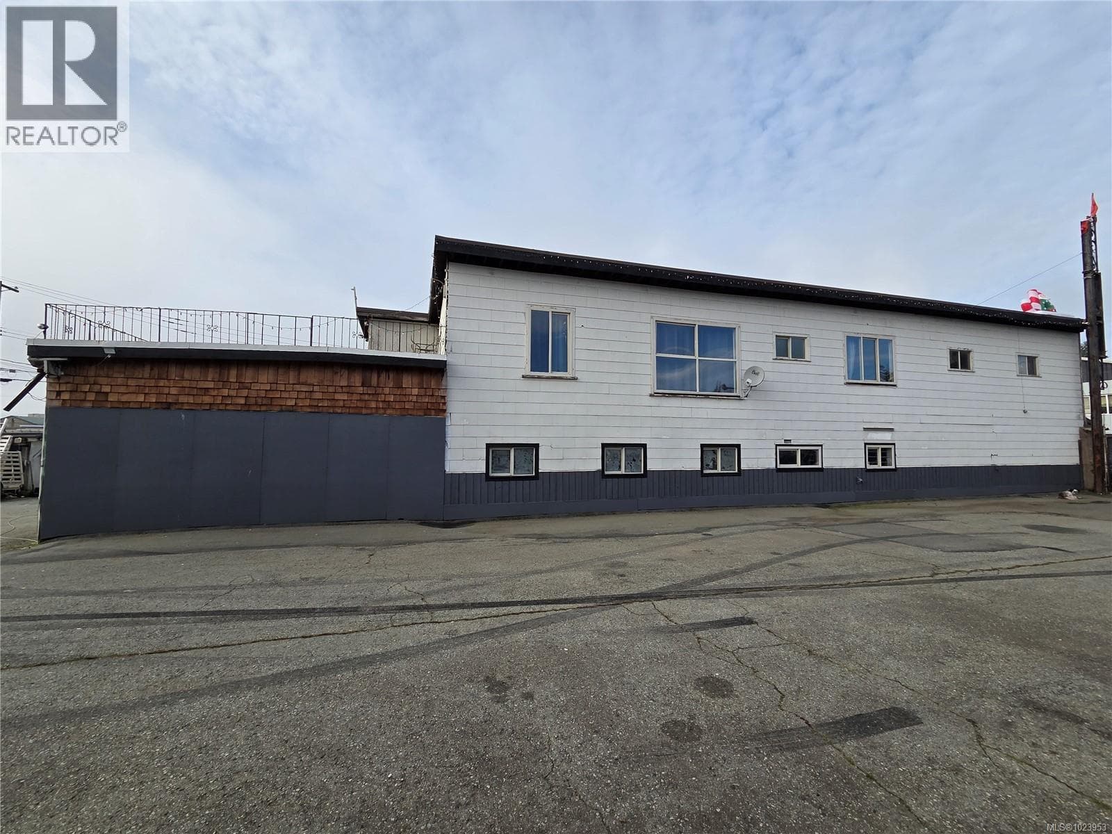 4824 Bute St in 