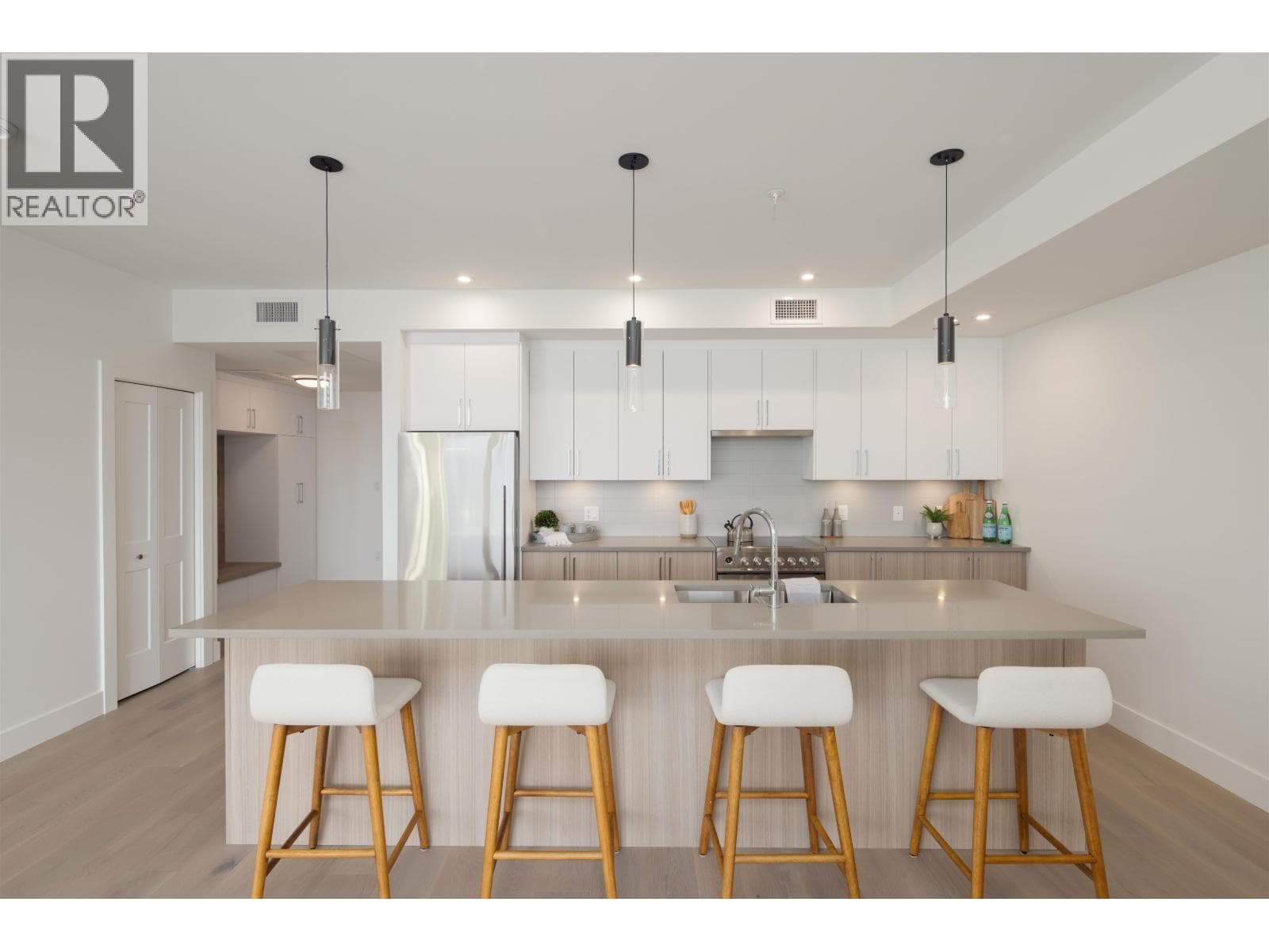 101 3405 MAMQUAM ROAD in 