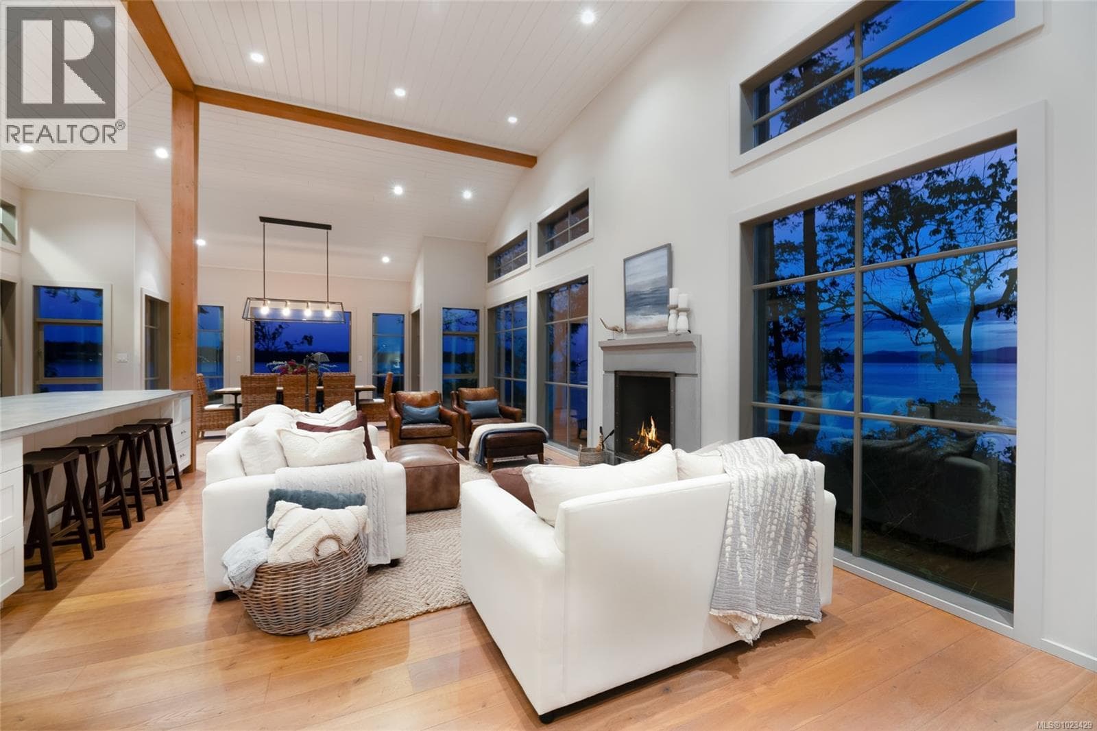1341 MADRONA DRIVE, Vancouver Island — photo 3