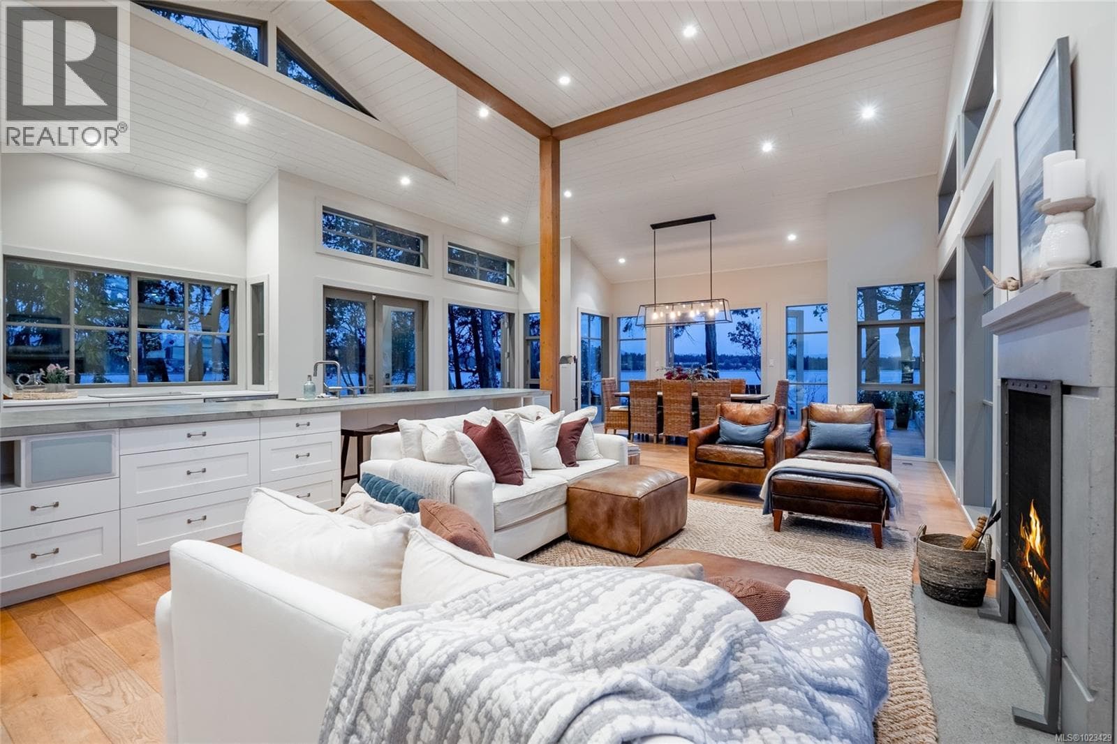 1341 MADRONA DRIVE, Vancouver Island — photo 4