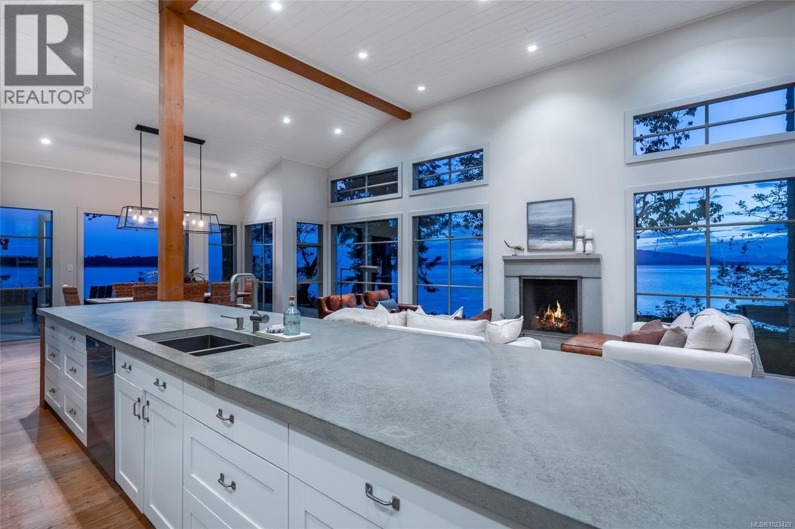 1341 MADRONA DRIVE, Vancouver Island — photo 5