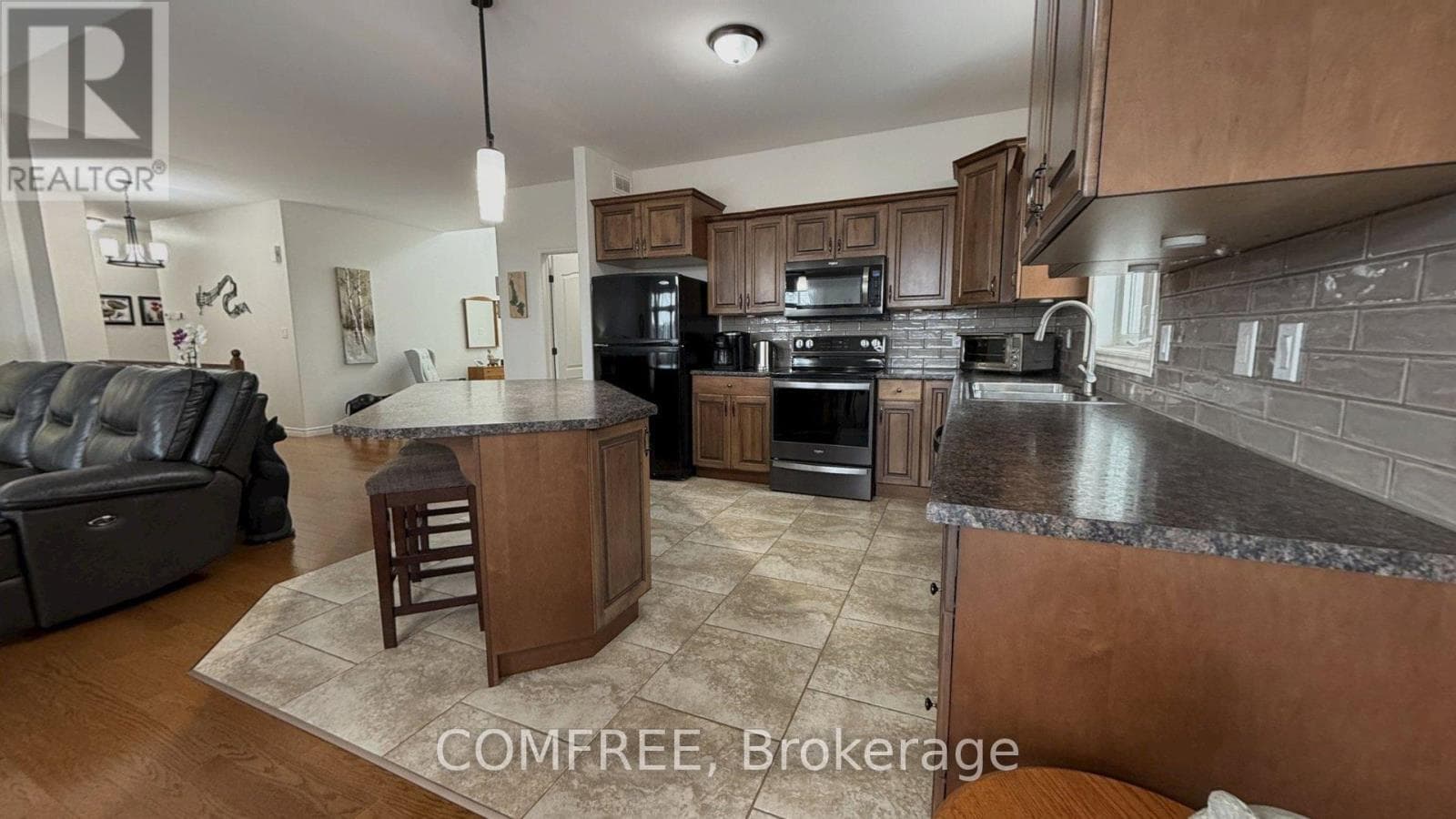 31 ESSEX DRIVE, Ottawa — photo 5