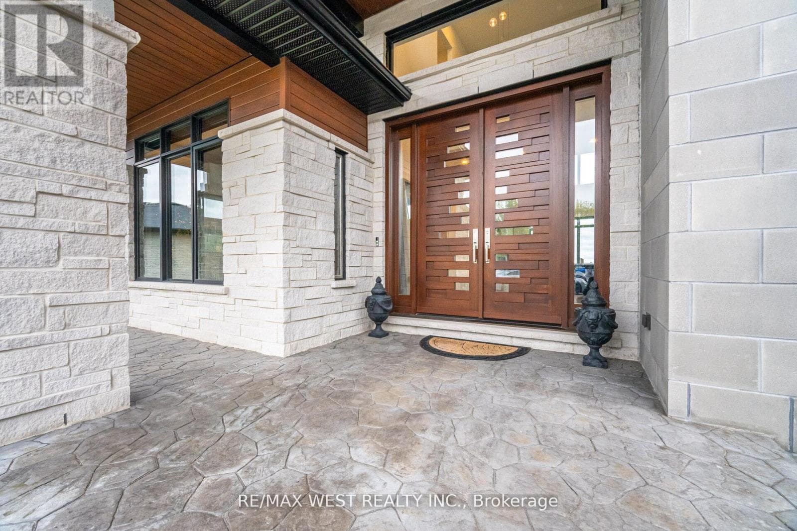 83 NAVIGATION DRIVE, Toronto — photo 2