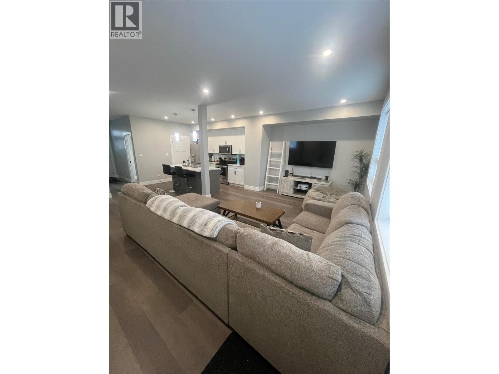 1611 PHILLIPS Street, Interior REALTORS® — photo 5