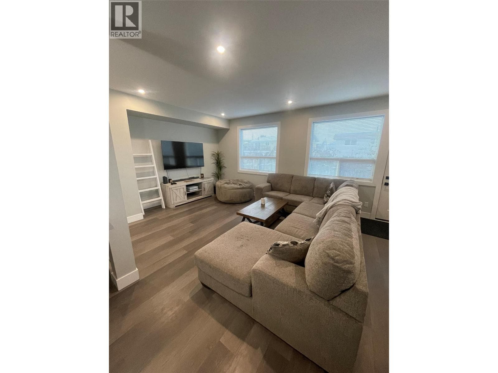 1611 PHILLIPS Street, Interior REALTORS® — photo 4