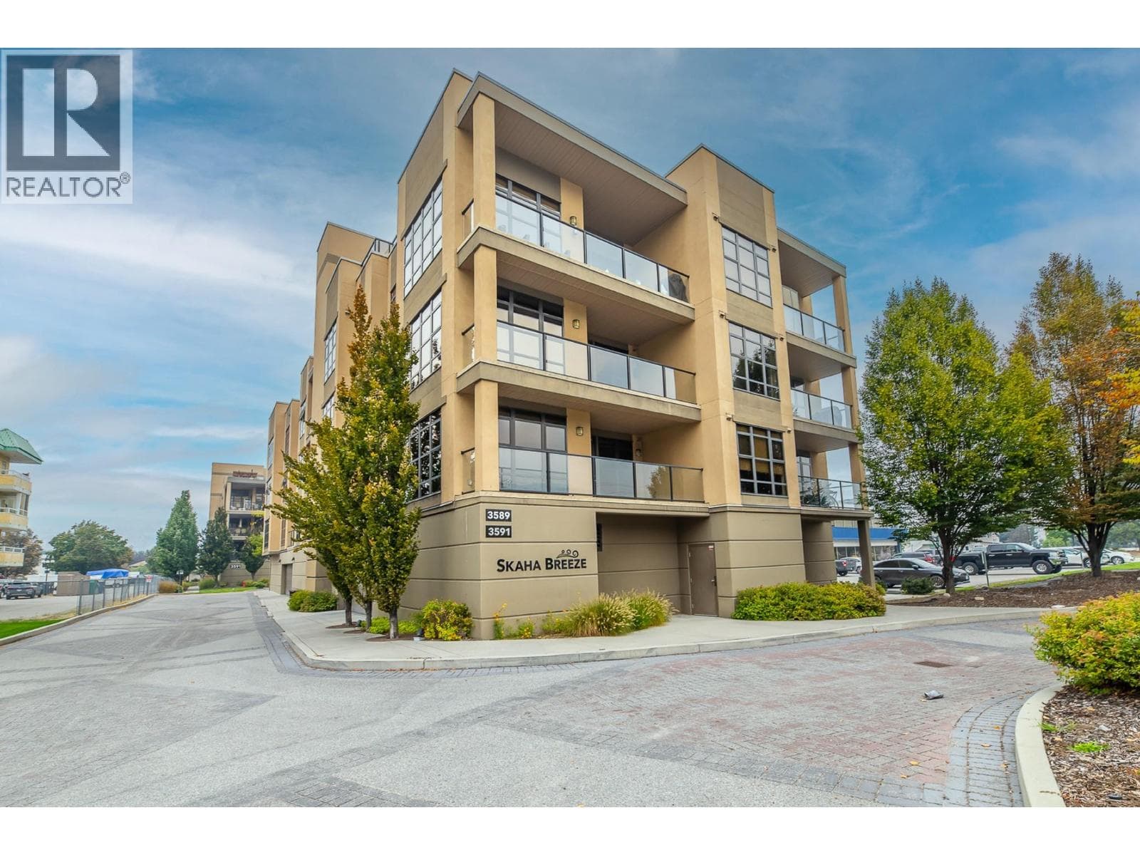 3589 SKAHA LAKE ROAD UNIT 204, Interior REALTORS® — photo 2