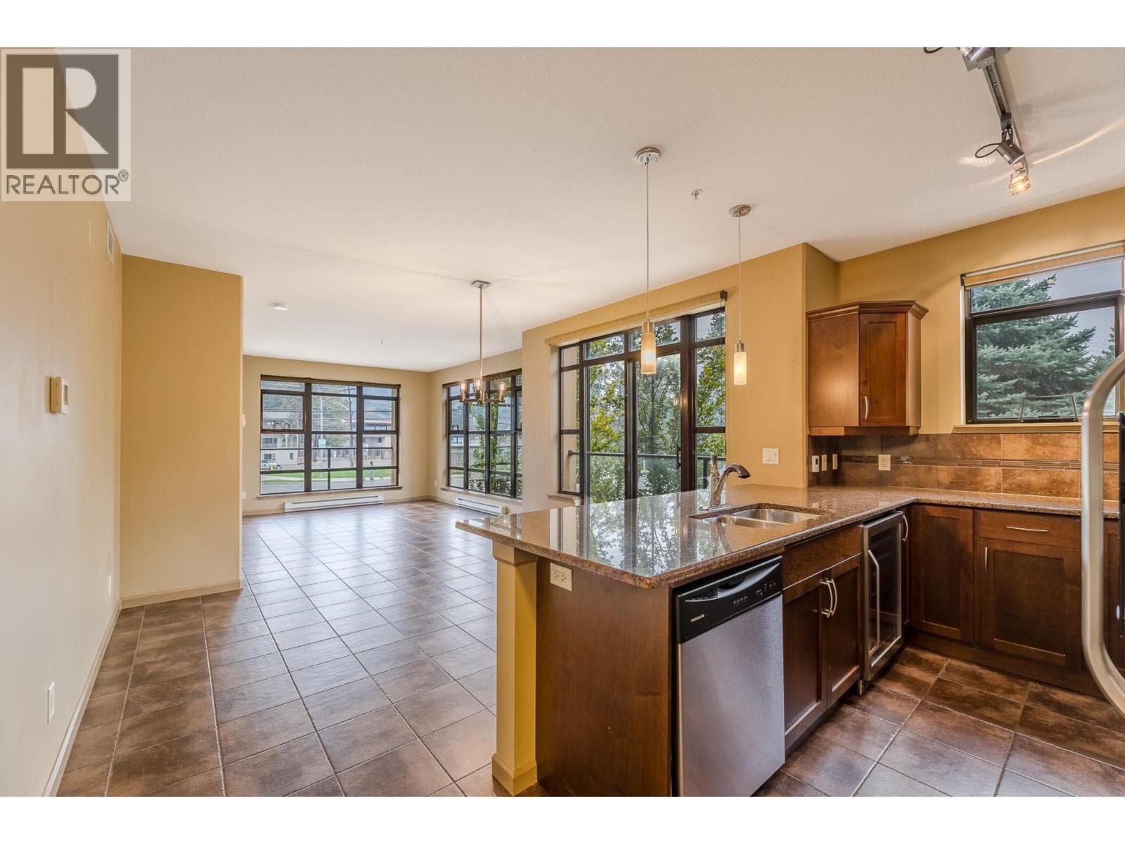 3589 SKAHA LAKE ROAD UNIT 204, Interior REALTORS® — photo 3