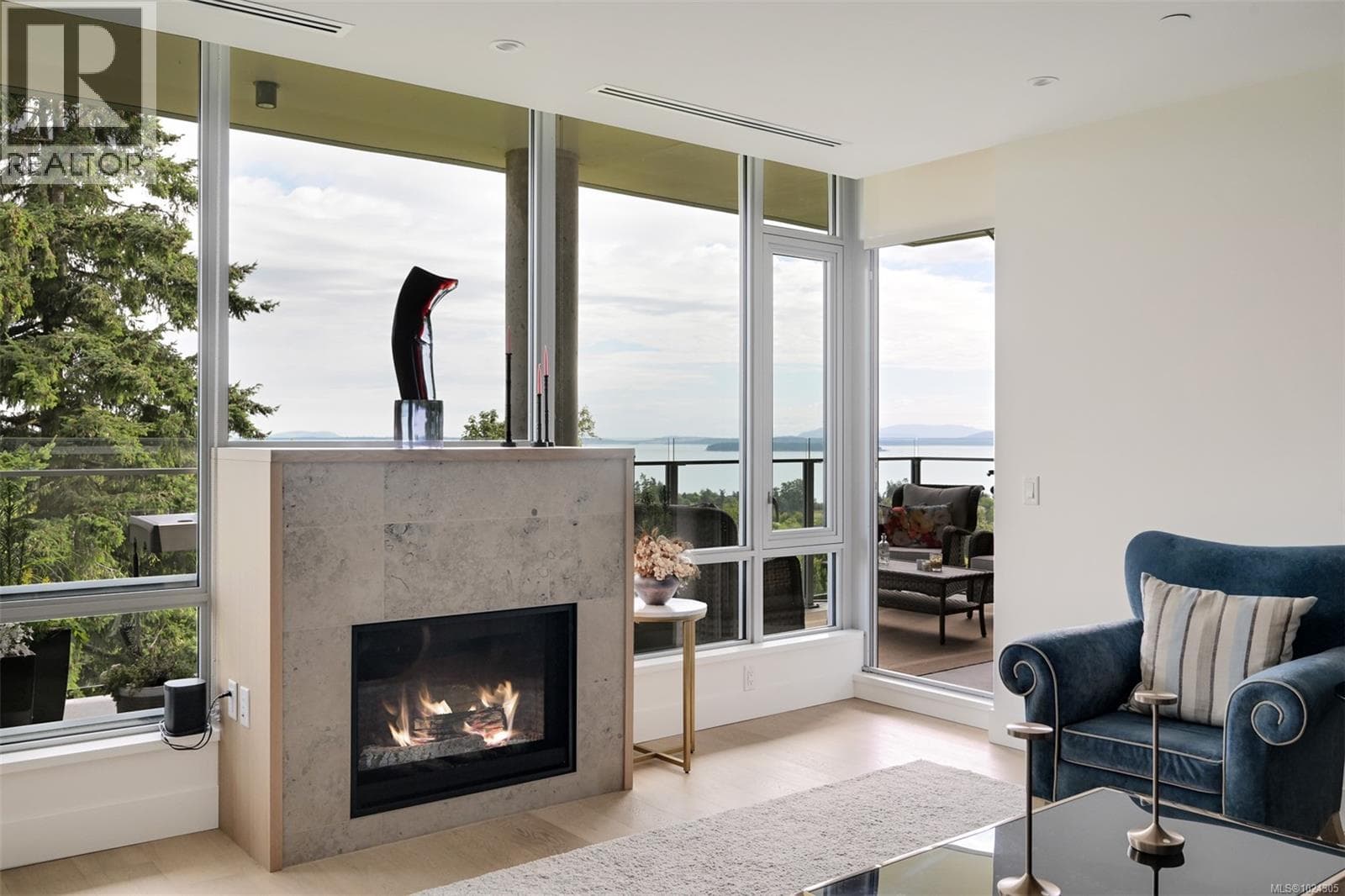 202 5388 Hill Rise Terr, Victoria — photo 3