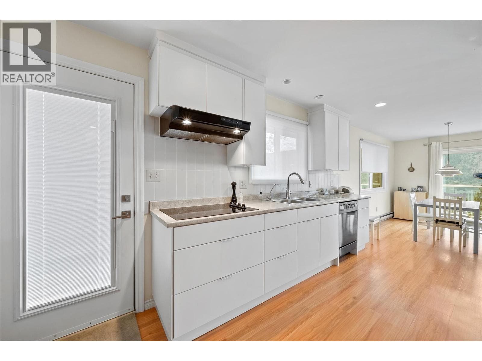 1225 BAIE DRIVE, Interior REALTORS® — photo 2