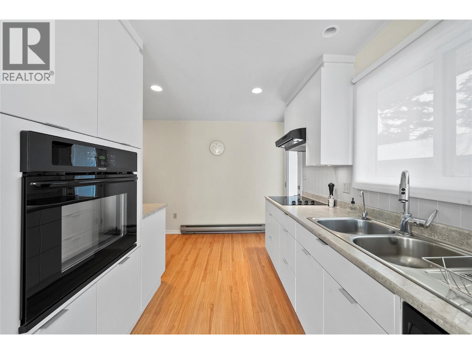 1225 BAIE DRIVE, Interior REALTORS® — photo 4