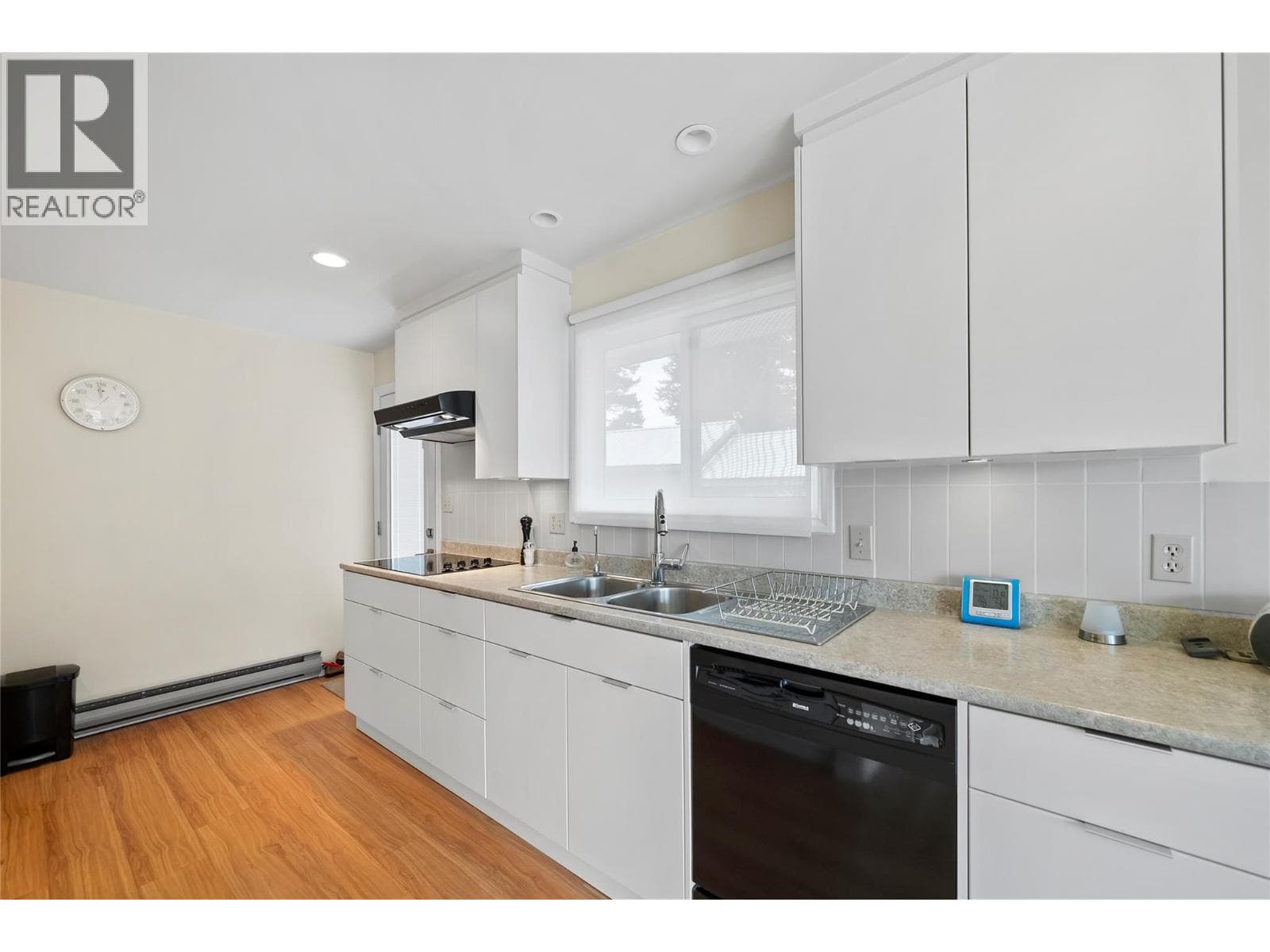 1225 BAIE DRIVE, Interior REALTORS® — photo 5