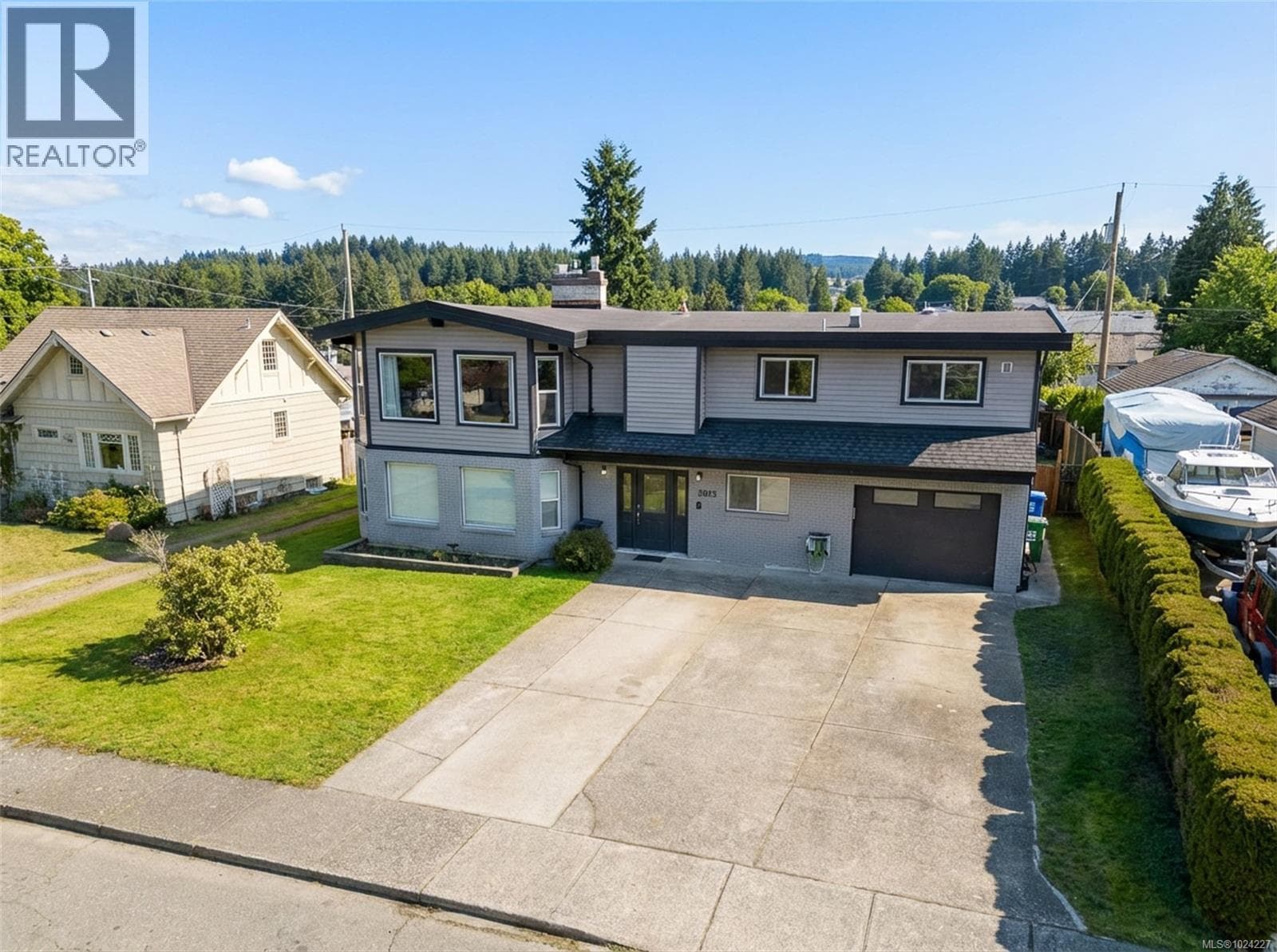 3055 9th Ave in 