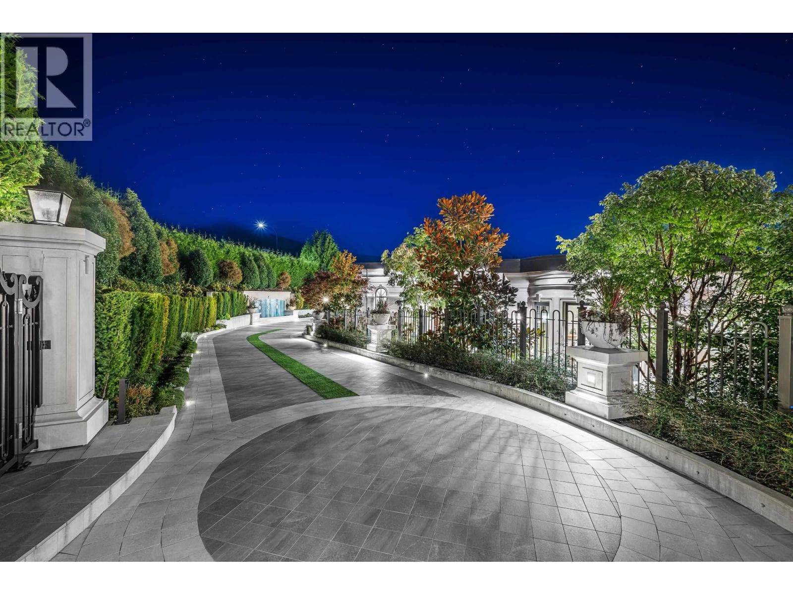 839 EYREMOUNT DRIVE, Greater Vancouver — photo 2