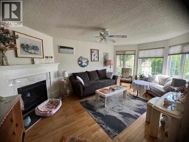 10 3096 SOUTH MAIN STREET, Interior REALTORS® — photo 3