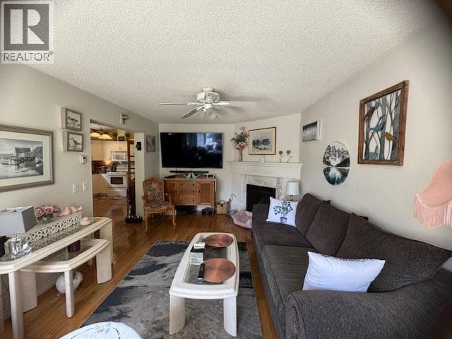 10 3096 SOUTH MAIN STREET, Interior REALTORS® — photo 4