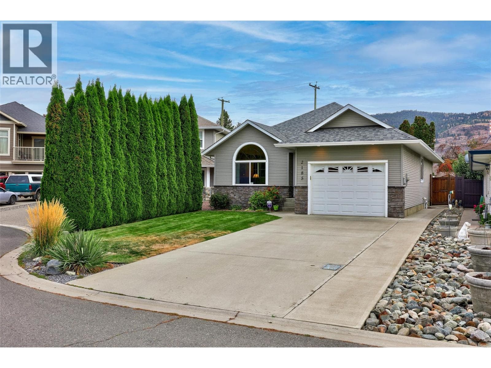 2185 INVERMERE PLAZA, Interior REALTORS® — photo 2