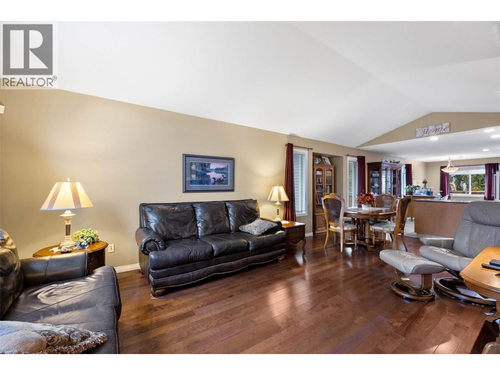 2185 INVERMERE PLAZA, Interior REALTORS® — photo 4