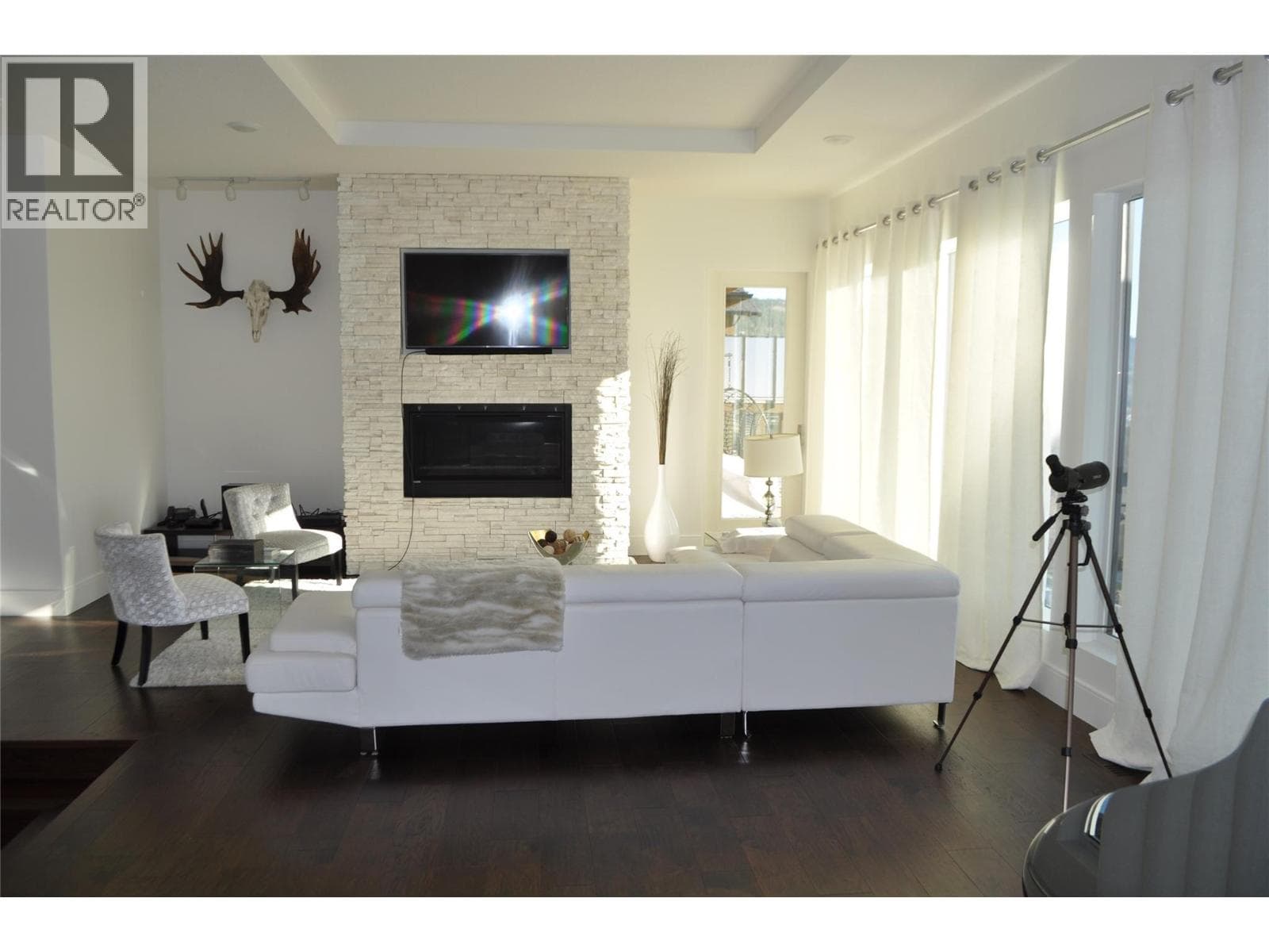 1843 DIAMOND VIEW DRIVE, Interior REALTORS® — photo 3