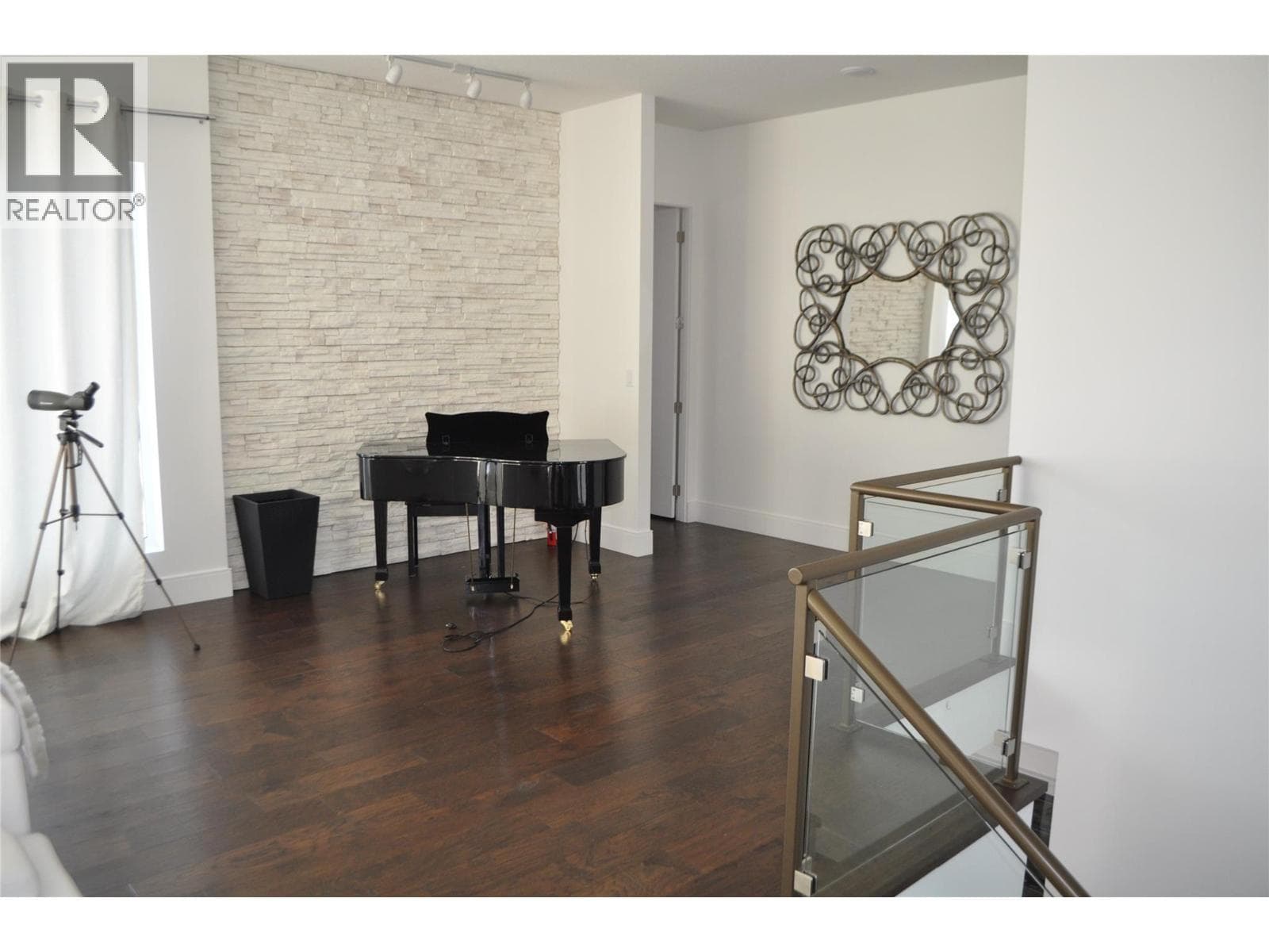1843 DIAMOND VIEW DRIVE, Interior REALTORS® — photo 4