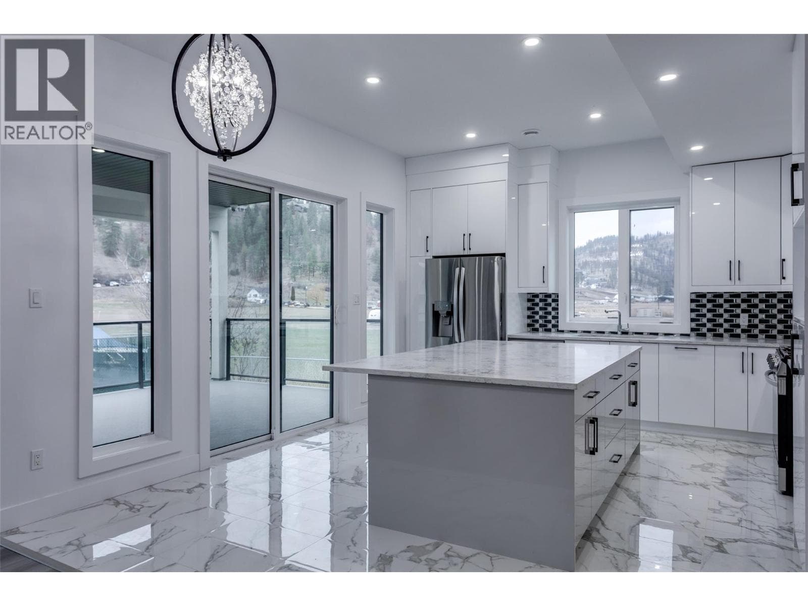 474 SNOWSELL STREET NORTH, Interior REALTORS® — photo 4