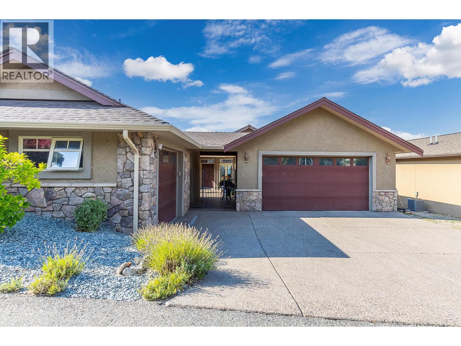 1033 LONGACRE PLAZA, Interior REALTORS® — photo 5