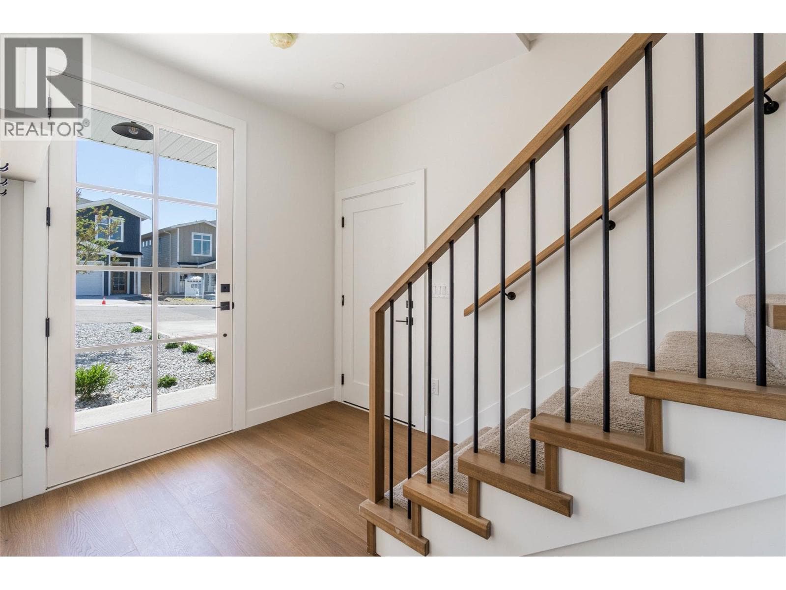 394 CHARDONNAY AVENUE, Interior REALTORS® — photo 5