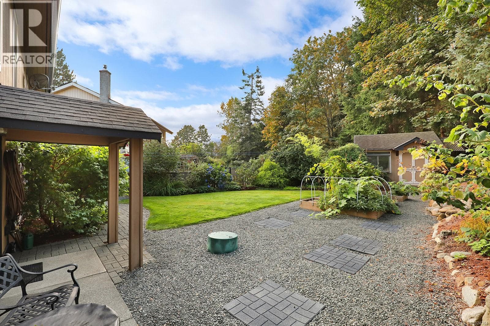 204 Spindrift Rd, Vancouver Island — photo 3