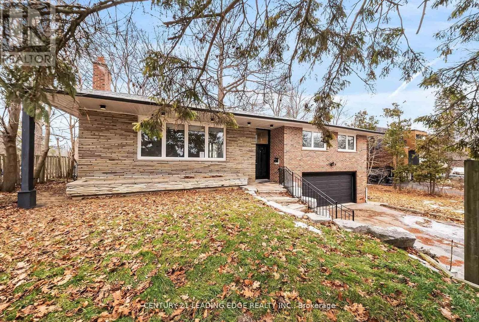 541 ROUGE HILLS DRIVE in West Rouge