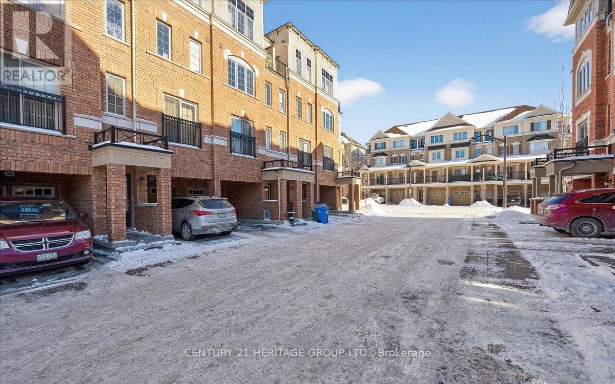 258 - 32 FOAL PATH S, Toronto — photo 2
