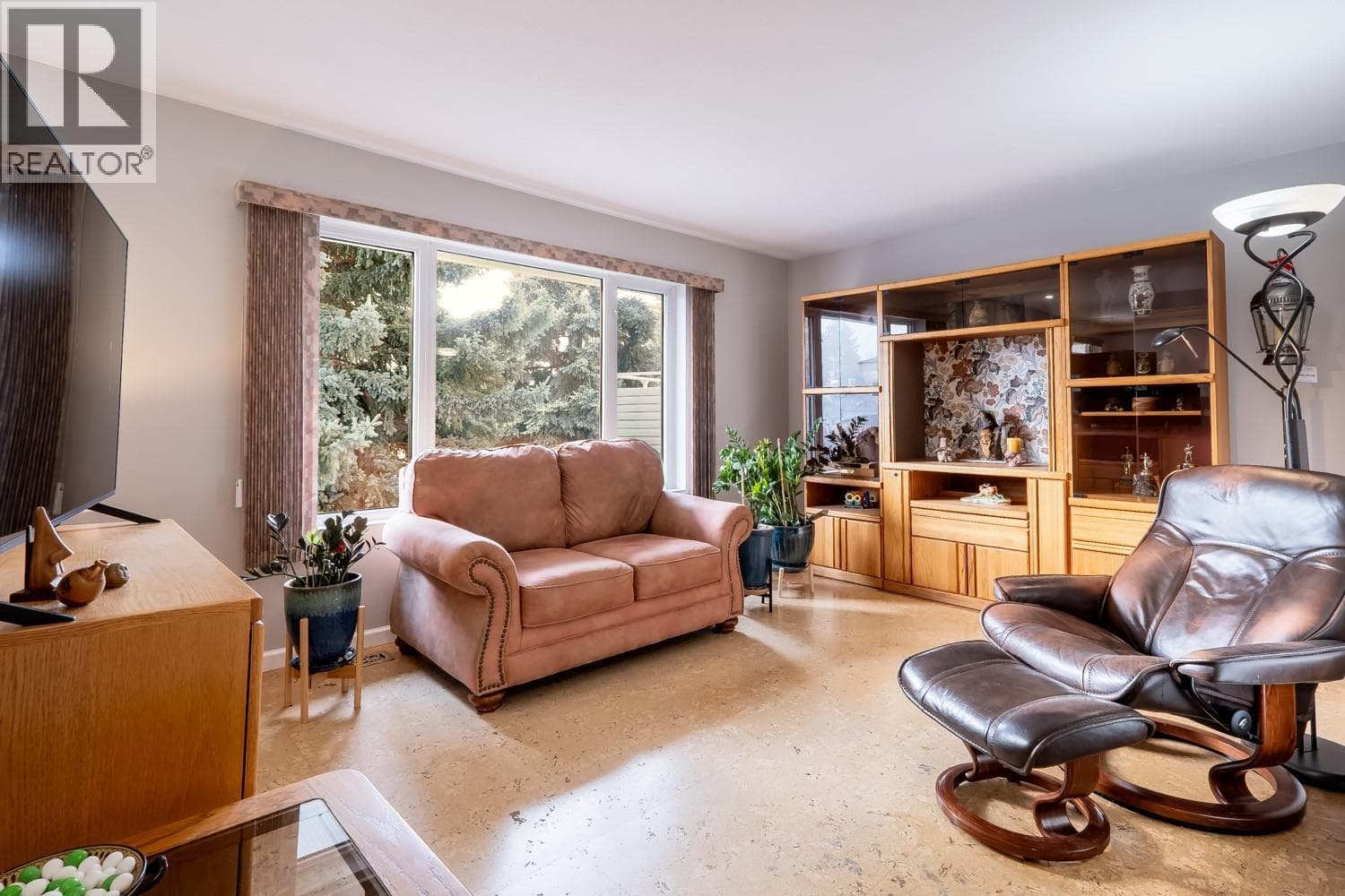 17017 Snow Avenue Unit# 6, Interior REALTORS® — photo 2