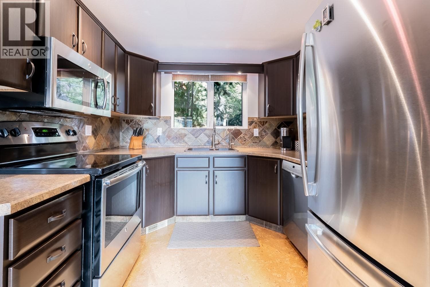 17017 Snow Avenue Unit# 6, Interior REALTORS® — photo 3