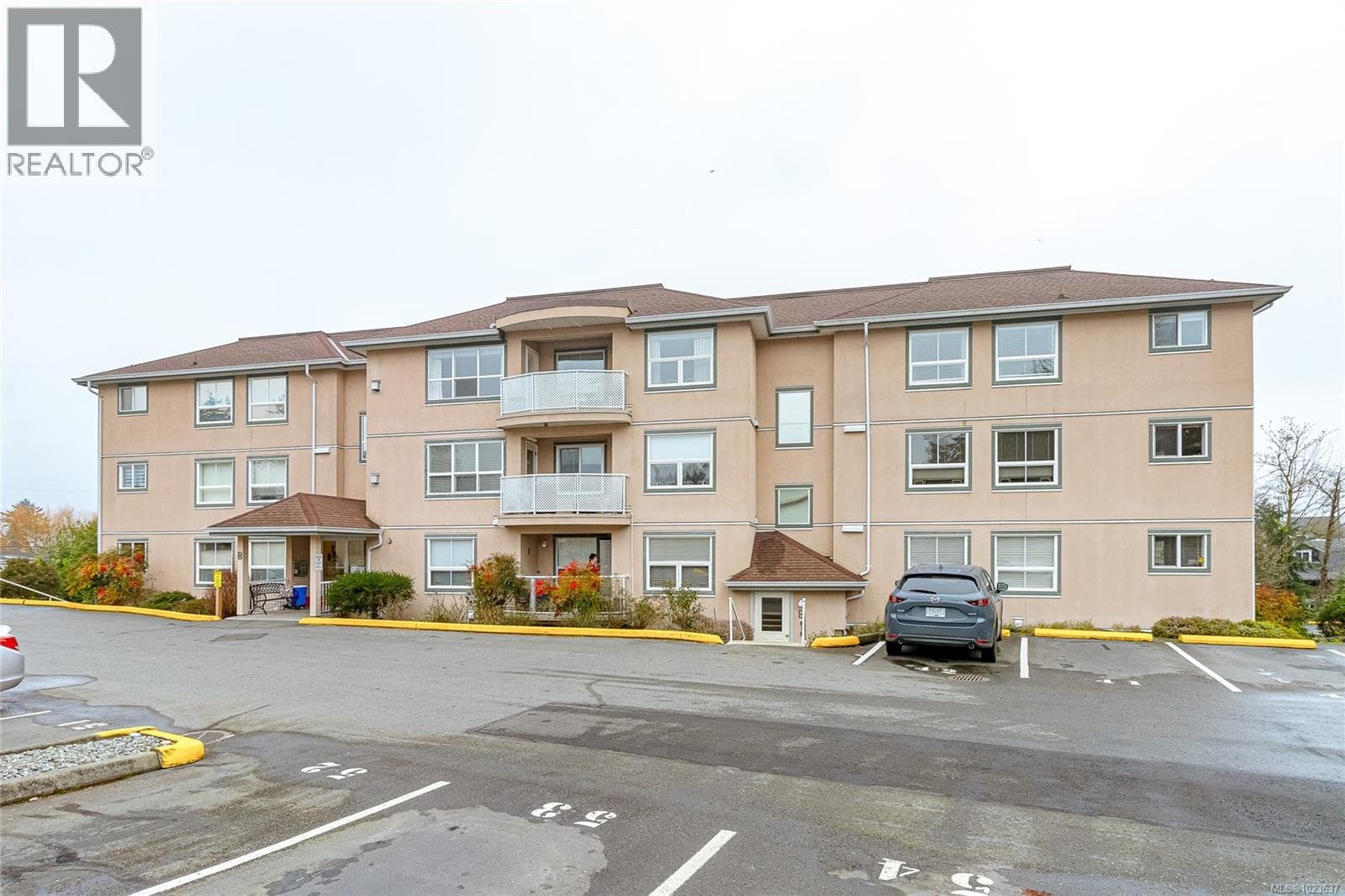 305B 3000 Oak St, Vancouver Island — photo 3