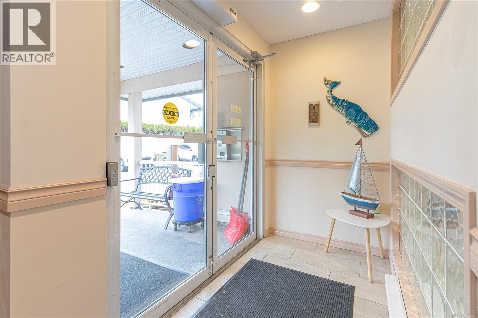 305B 3000 Oak St, Vancouver Island — photo 5