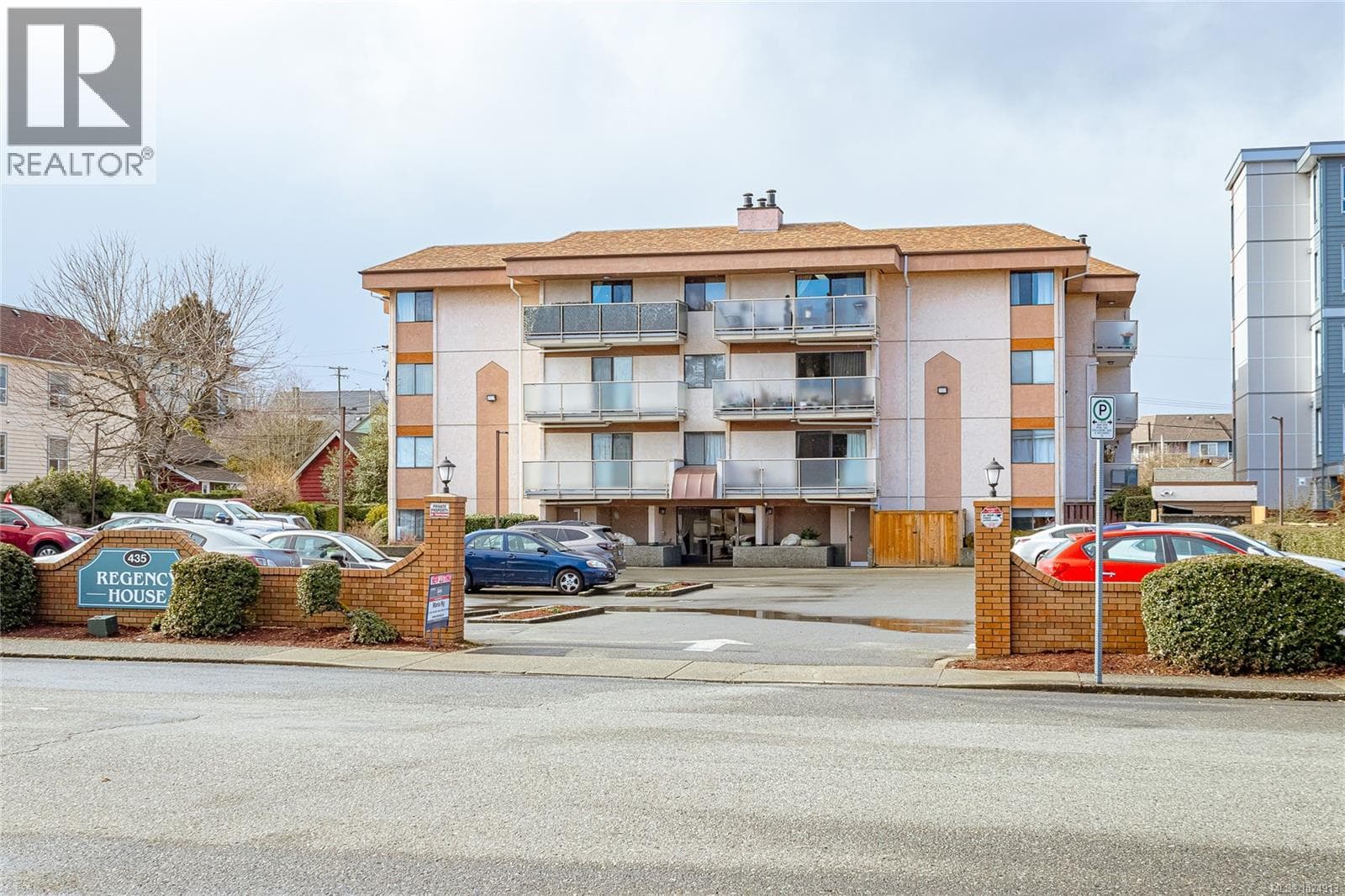 402 435 Festubert St, Vancouver Island — photo 2
