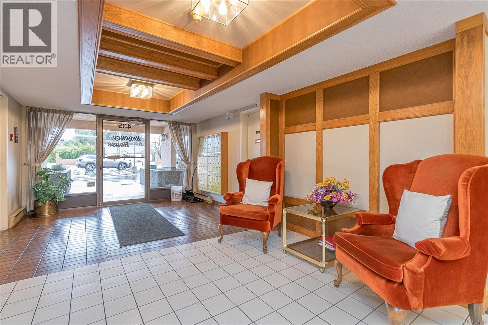 402 435 Festubert St, Vancouver Island — photo 4