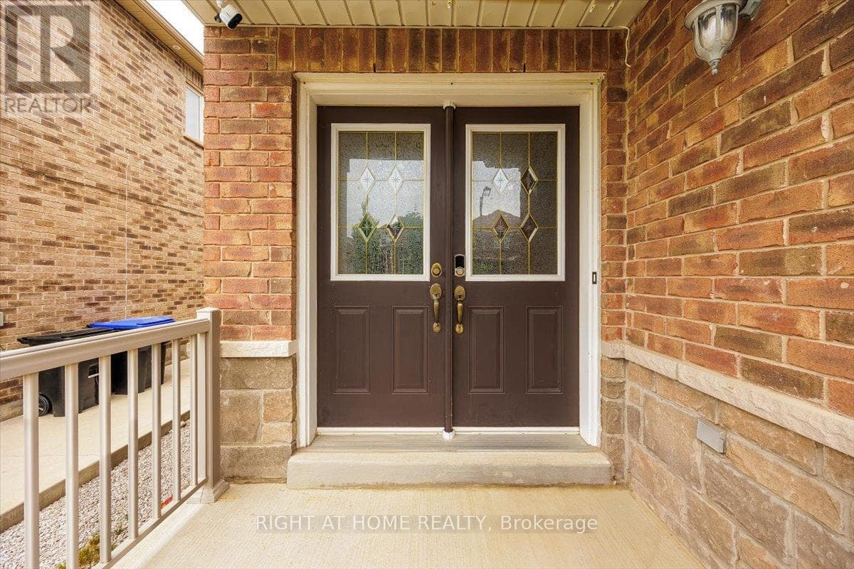 166 GARDINER DRIVE, Toronto — photo 3