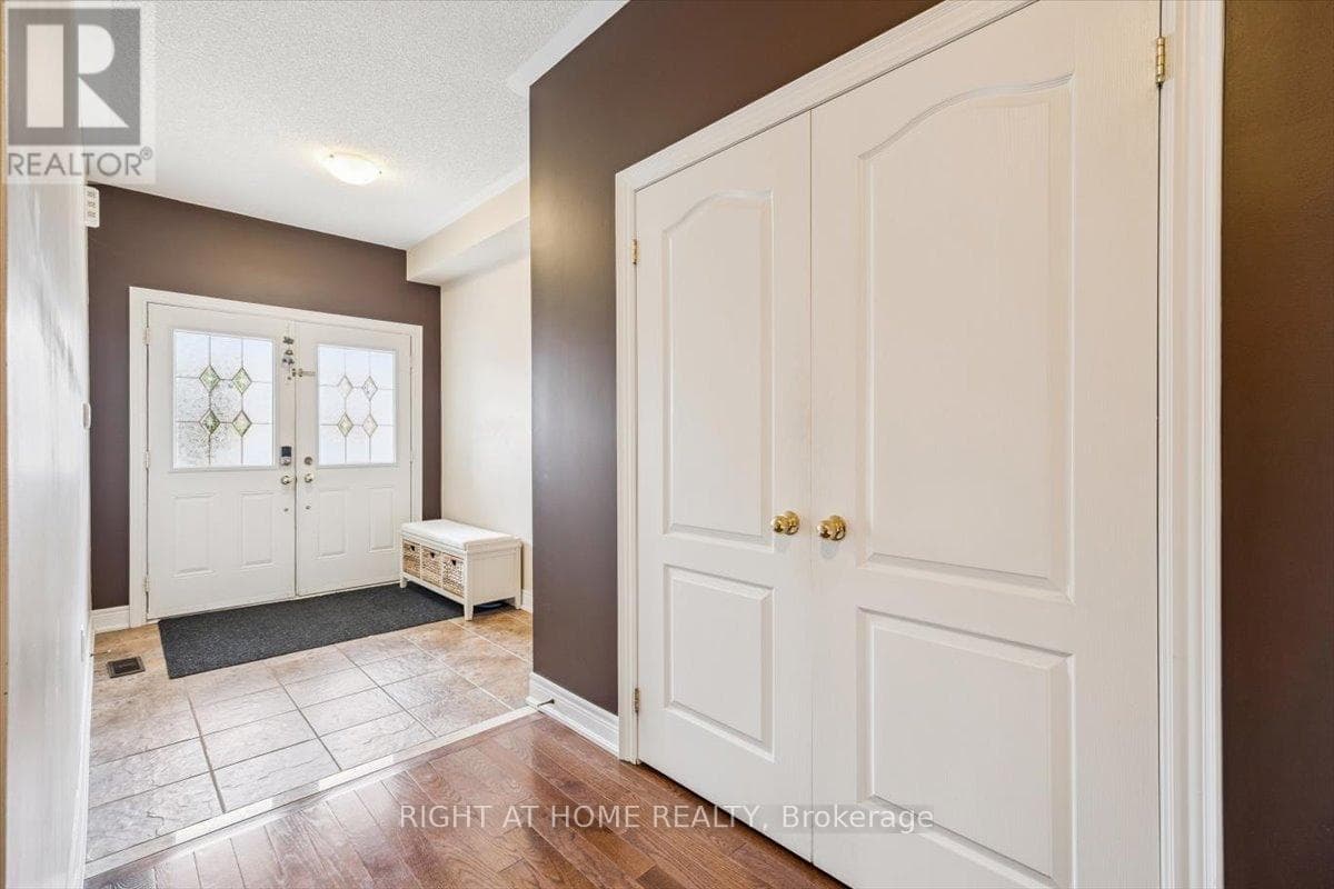 166 GARDINER DRIVE, Toronto — photo 5
