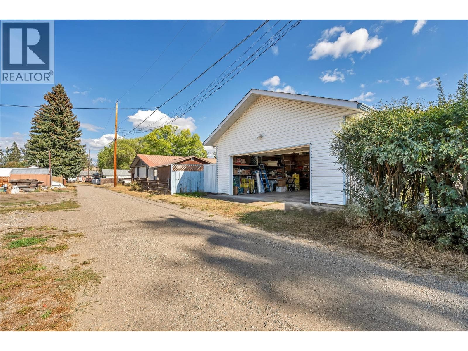 405 GRANT AVENUE, Interior REALTORS® — photo 2