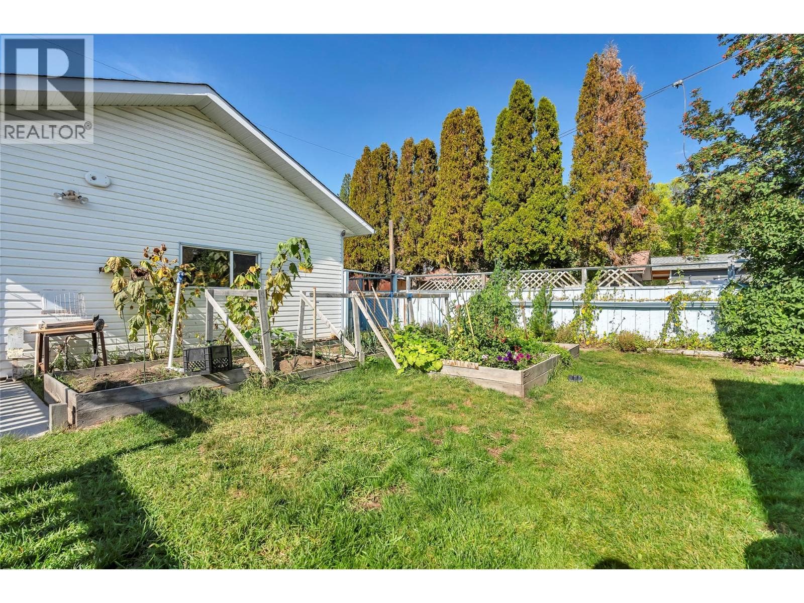 405 GRANT AVENUE, Interior REALTORS® — photo 3