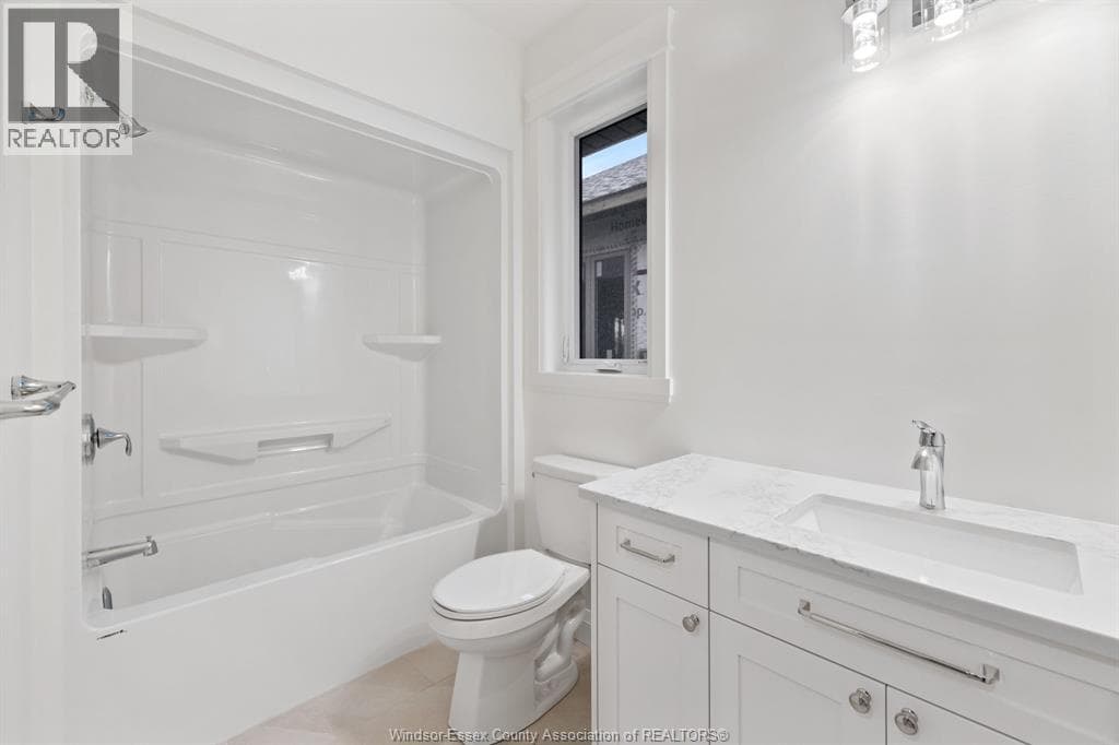77 PEREIRA DRIVE, Windsor — photo 4