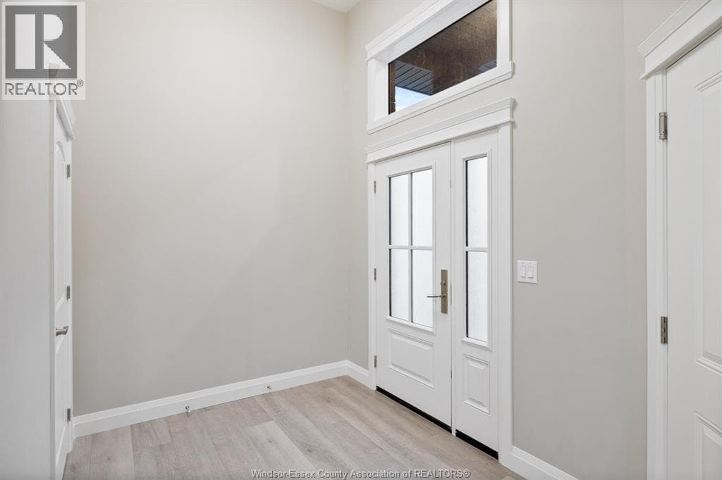 77 PEREIRA DRIVE, Windsor — photo 2