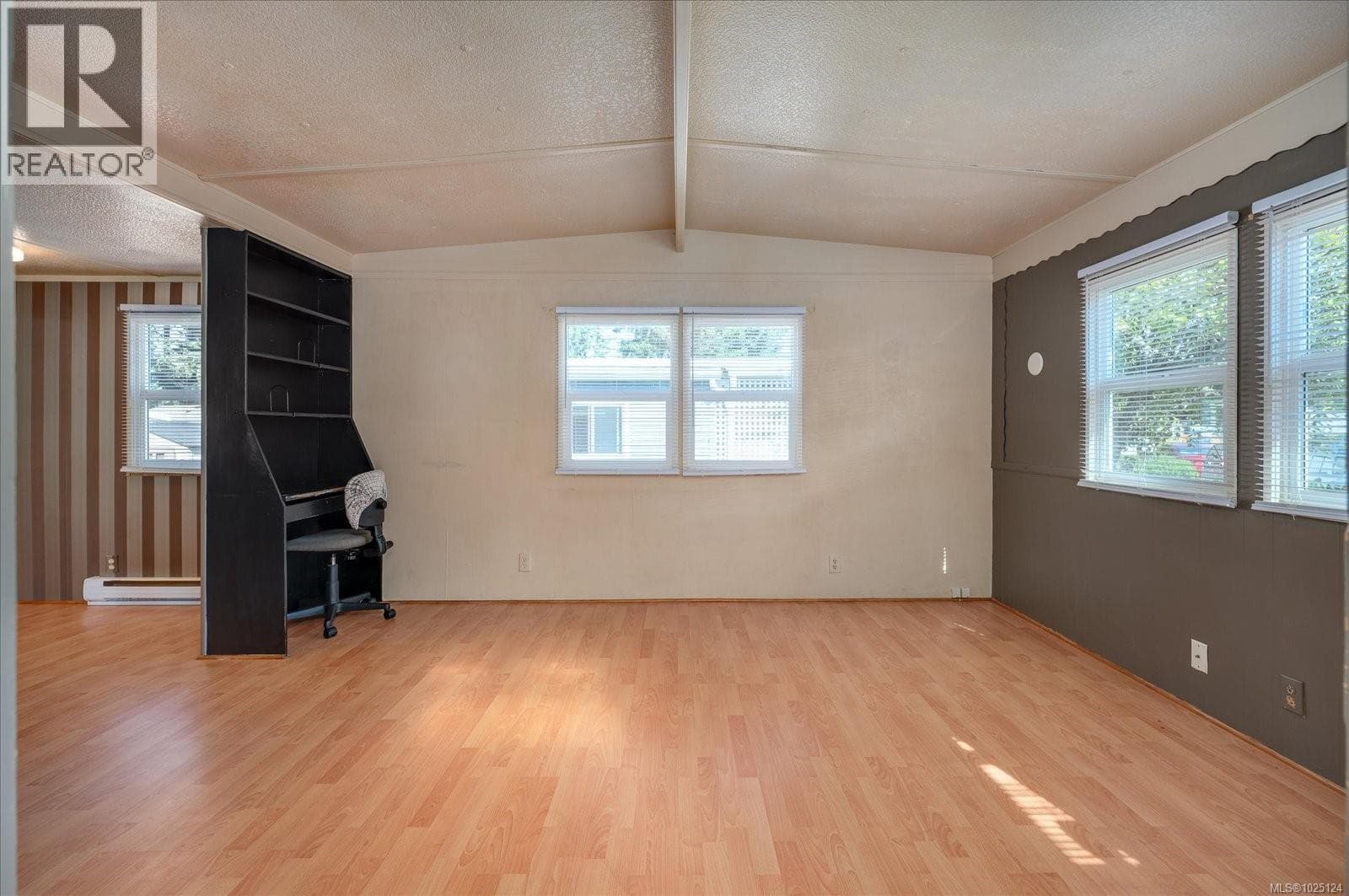 20 6820 Parklands Pl, Vancouver Island — photo 2